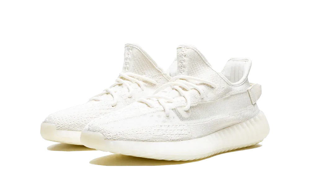 Simile all'Adidas Yeezy Boost 350 V2 Bone, questa versione tonale della scarpa presenta una tomaia Primeknit bianca, lacci abbinati e uno strato perforato sotto. Altri punti salienti includono una striscia in rete trasparente, una suola semitrasparente con il simbolo del globo e la parola YEEZY impressa sulle solette.