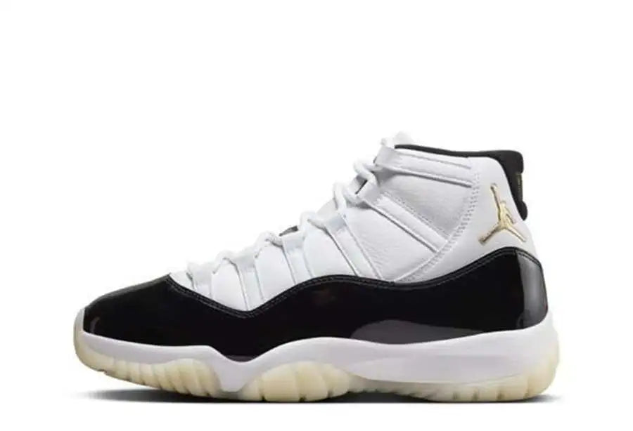 Le Jordan 11 Retro Gratitude sono un omaggio all'illustre patrimonio del marchio Jordan. Questo iconico modello Jordan 11 riemerge con un tocco della famosa colorway Defining Moments. Questa edizione è un araldo dell'apprezzata serie "DMP", che riporta alla nostalgia del 2006, quando fu inizialmente rilasciata con le Air Jordan 6, incarnando un tesoro senza tempo per la dinastia Jordan.