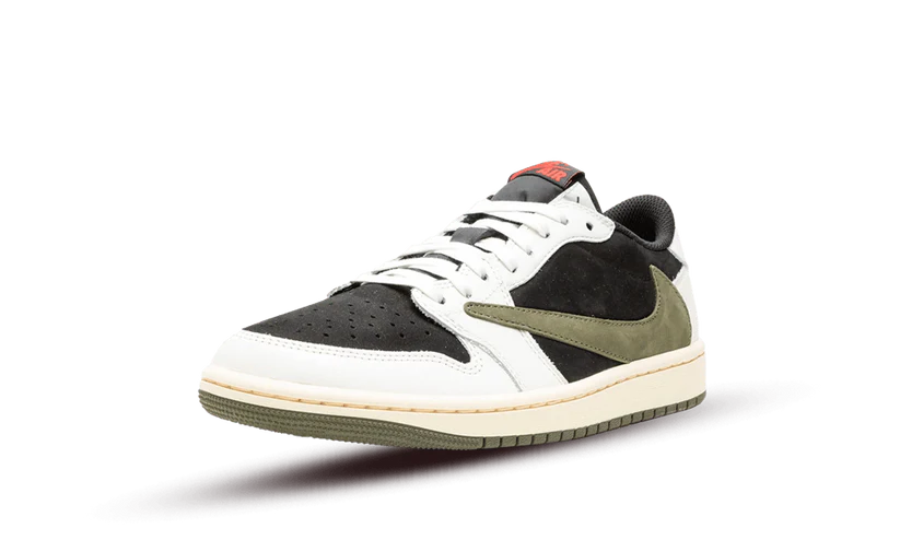 La Air Jordan 1 Retro low OG SP Travis Scott Olive presenta una base in Suede nero premium. Sovrapposizioni di pelle bianca copre la parte superiore e d'accordo con i lacci. Sui pannelli troviamo il Swoosh invertito verde olive ricordando la suola. Sul lato dei marchi, il logo Air sul tallone mostra un'ombra rosso brillante. L'intero set si basa su a dispensa beige aspetto vintage.