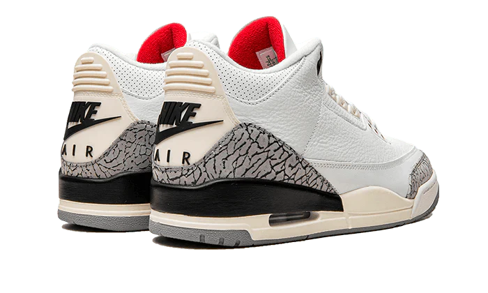 Le Air Jordan 3 Retro White Cement Reimagined presentano una tomaia in pelle granulata bianca. Gli inserti con stampa di elefanti sono presenti sul parafango e sul tallone, mentre il marchio Nike Air nero ed ecru si abbina all'intersuola per un look invecchiato. Gli accenti rossi sulla linguetta e sugli occhielli del Jumpman sottolineano il design anni '80.