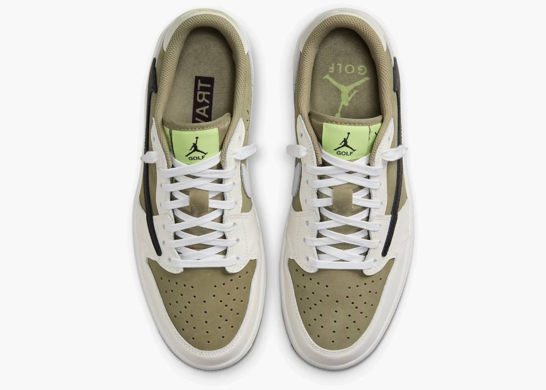 Sembra incredibile, ma la prima scarpa da golf del rapper texano si ispira alla Air Jordan 1 Low di Michael Jordan e a una delle precedenti colorazioni di Travis Scott. Lavorata su pelle scamosciata Neutral Olive, è ricoperta da diversi a pannelli di pelle Sail e impreziosita dal marchio Light Lemon Twist cucito sulla linguetta e sul tallone.