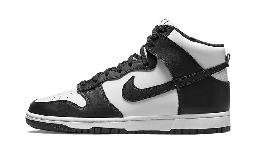 La Nike Dunk High Black White presenta una classica costruzione in pelle liscia. Una combinazione di inserti bianchi e neri fornisce un look old school, strizzando l'occhio alle versioni color-block dell'iconico pack Be True To Your School del 1985. La suola bicolore, i lacci e la linguetta sono abbinati per un look contrastante.