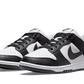 La Nike Dunk Low Next Nature (W) Black White presenta una tomaia in pelle bianca con inserti in pelle nera per un contrasto pulito. Il marchio NIKE si trova sulla linguetta e sulla suola. La combinazione di colori Black & White continua anche sulle suole della silhouette.