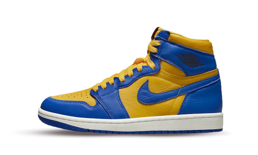 La Air Jordan 1 High nella versione OG è tornata con la colorazione Reverse Laney. La scarpa vede una tomaia in pelle gialla con rinforzi in pelle blu. La suola alleggerisce il look con una midsole bianca ed una outsole blu. Lo Swoosh in pelle blu accompagna una linguetta e dei lacci gialli.