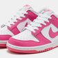 Le Dunk Low Active Fuchsia (GS) sono delle sneaker basse, parte della collezione Dunk di Nike. Questo modello è progettato appositamente per le giovani sneakerhead, essendo disponibile nella misura Junior. La colorazione predominante è il vivace fucsia, che si estende sulla tomaia in pelle e sulla suola in gomma.