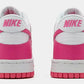 Le Dunk Low Active Fuchsia (GS) sono delle sneaker basse, parte della collezione Dunk di Nike. Questo modello è progettato appositamente per le giovani sneakerhead, essendo disponibile nella misura Junior. La colorazione predominante è il vivace fucsia, che si estende sulla tomaia in pelle e sulla suola in gomma.