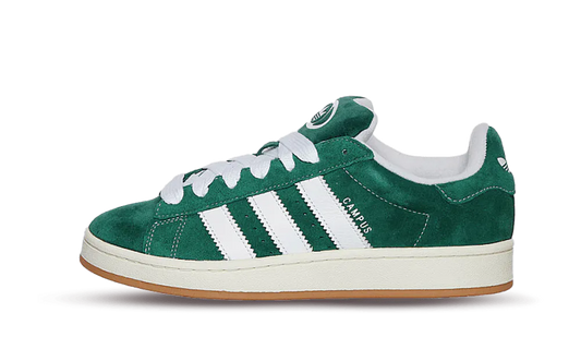 L'adidas campus 00s dark green cloud white è disponibile in una combinazione di colori verde scuro, bianco nuvola e bianco sporco. L'adidas campus 00s ha una tomaia realizzata in pelle scamosciata verde scuro, il collo imbottito della scarpa offre supporto e comfort.