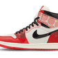 Air Jordan 1 High OG 'Spider-Man Across the Spider-Verse' - SNKRSELL SHOP - Jordan - SNKRSELL SHOP - La Nike Air Jordan1 High OG Spider Man è vestita con un blocco in stile Chicago di University Red, Black e White. Questo modello presenta vari toni titolari e forme geometriche che fanno cenno a Miles che viaggiano attraverso il Ragnoverso. Swoosh e collari in pelle verniciata nera su una suola semitrasparente rossa completano il design. - DV1753-601 -