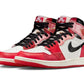 Air Jordan 1 High OG 'Spider-Man Across the Spider-Verse' - SNKRSELL SHOP - Jordan - SNKRSELL SHOP - La Nike Air Jordan1 High OG Spider Man è vestita con un blocco in stile Chicago di University Red, Black e White. Questo modello presenta vari toni titolari e forme geometriche che fanno cenno a Miles che viaggiano attraverso il Ragnoverso. Swoosh e collari in pelle verniciata nera su una suola semitrasparente rossa completano il design. - DV1753-601 -